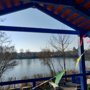 Blick aus dem Pavillon am Stollenwörthweiher in Mannheim, Location des Gestaltcamps für Workshops und Gestalttherapie Outdoor